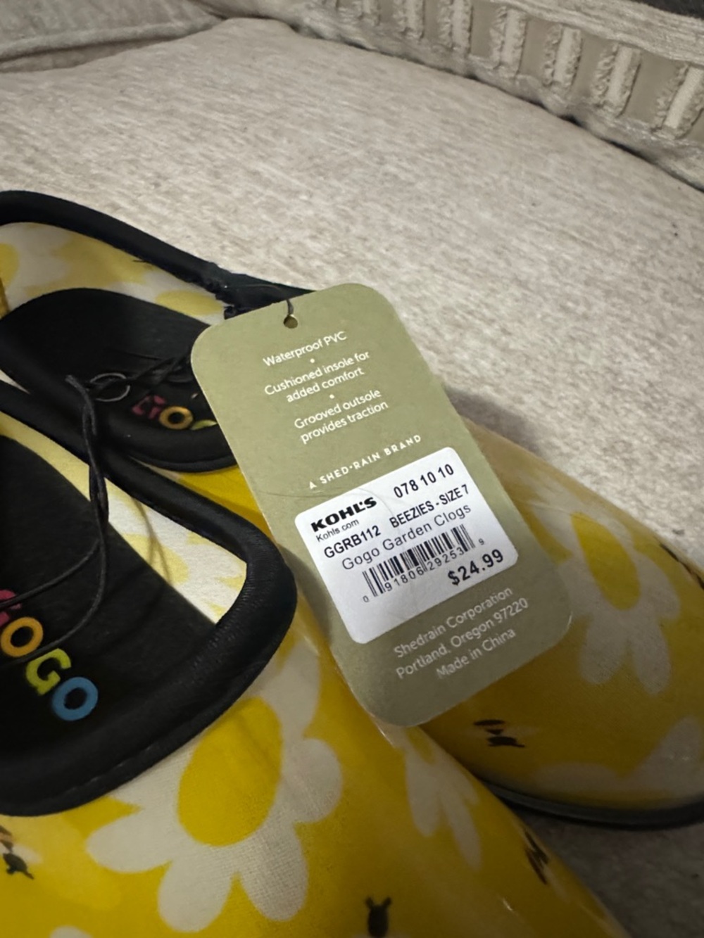 GOGO Yellow Daisy and Bee Slip-On Garden Clogs - Picture 2 of 4